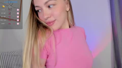 Snapshot of damn_cutie chatting on 11/14/25, 12:48 Tiana online show from 11/14/25, 12:48