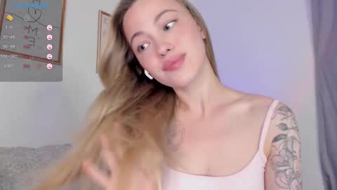 Snapshot of damn_cutie chatting on 11/15/25, 06:15 Tiana online show from 11/15/25, 06:15