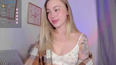 Snapshot of damn_cutie chatting on 11/28/25, 04:42 Tiana online show from 11/28/25, 04:42