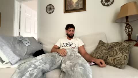 Snapshot of damnimhandsome25 chatting on 01/13/25, 07:53 Clyde online show from 01/13/25, 07:53