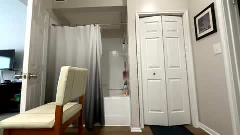 Snapshot of damnimhandsome25 chatting on 02/09/25, 03:34 Clyde online show from 02/09/25, 03:34