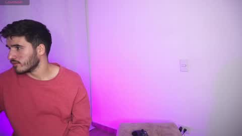 Snapshot of damon_frost chatting on 09/24/25, 10:13 damon_frost online show from 09/24/25, 10:13