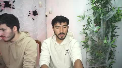 Snapshot of damon_frost chatting on 10/17/25, 07:05 damon_frost online show from 10/17/25, 07:05