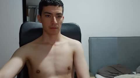 Snapshot of dan_hottest chatting on 04/23/26, 02:35 x x online show from 04/23/26, 02:35