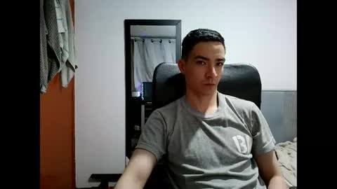 Snapshot of dan_hottest chatting on 05/14/26, 02:51 x x online show from 05/14/26, 02:51