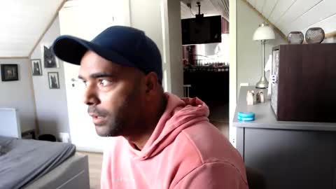 Snapshot of dan_the_man43 chatting on 09/14/25, 10:14 dan_the_man43 online show from 09/14/25, 10:14