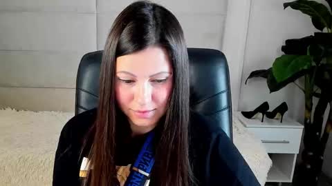 Snapshot of dana_dom chatting on 10/18/25, 02:03 Dana Dom online show from 10/18/25, 02:03