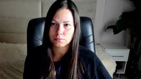 Snapshot of dana_dom chatting on 10/20/25, 12:33 Dana Dom online show from 10/20/25, 12:33