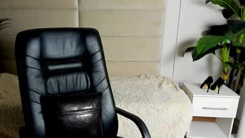 Snapshot of dana_dom chatting on 10/26/25, 02:01 Dana Dom online show from 10/26/25, 02:01