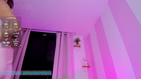 Snapshot of danafinet chatting on 10/23/25, 12:43  A B B Y  online show from 10/23/25, 12:43