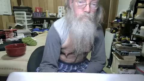 Snapshot of danagm chatting on 12/19/24, 04:35 Dana online show from 12/19/24, 04:35