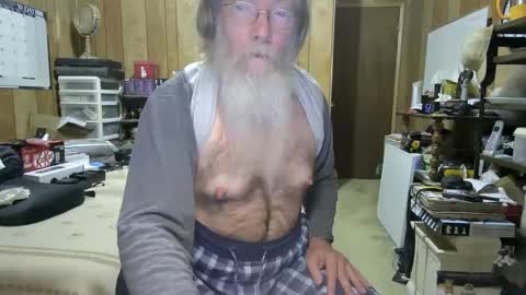 Snapshot of danagm chatting on 12/21/24, 01:21 Dana online show from 12/21/24, 01:21