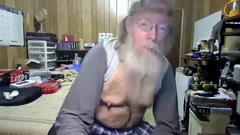 Snapshot of danagm chatting on 01/12/25, 04:18 Dana online show from 01/12/25, 04:18