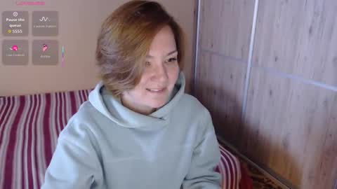 danbie_leen online show from 10/16/25, 10:05