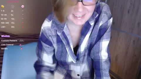 danbie_leen online show from 12/04/25, 12:03