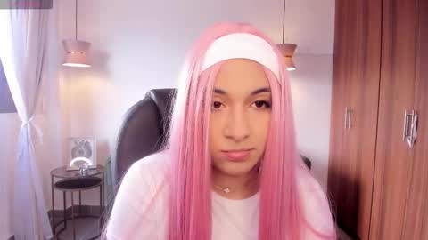 Snapshot of dandara_thompsson chatting on 09/21/25, 07:48 Dandara   online show from 09/21/25, 07:48