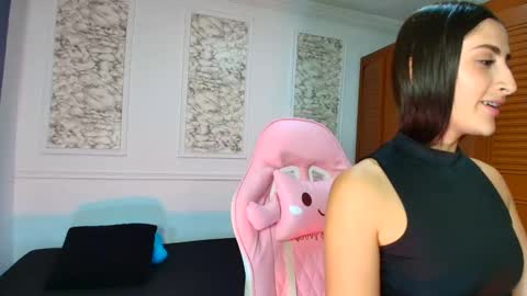 Snapshot of danellahouston chatting on 12/14/25, 11:09 Danella Houston online show from 12/14/25, 11:09