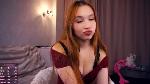 Snapshot of danettecastlen chatting on 10/12/25, 07:35 Astrid online show from 10/12/25, 07:35
