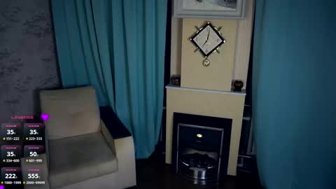 Snapshot of danettecastlen chatting on 10/19/25, 07:36 Astrid online show from 10/19/25, 07:36