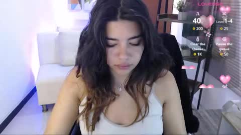 Veronica online show from 10/04/25, 10:46