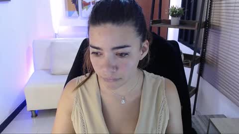 Veronica online show from 10/06/25, 10:56