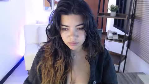 Veronica online show from 10/07/25, 10:56