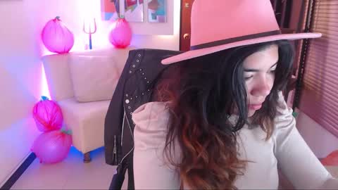 Veronica online show from 10/21/25, 11:44