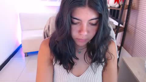 Veronica online show from 05/19/26, 12:00