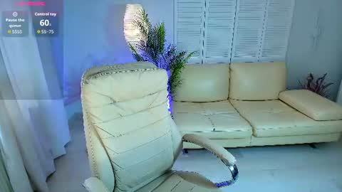 dani_kittys online show from 06/15/26, 08:38