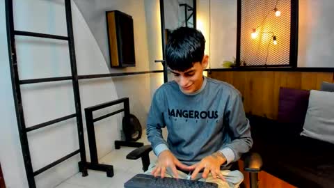 Snapshot of dani_mc chatting on 11/23/25, 11:54 dani_mc online show from 11/23/25, 11:54