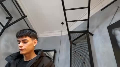 Snapshot of dani_mc chatting on 12/15/25, 11:36 dani_mc online show from 12/15/25, 11:36