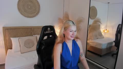 D A N I A online show from 09/30/25, 11:59