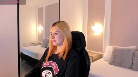 D A N I A online show from 11/11/25, 02:11