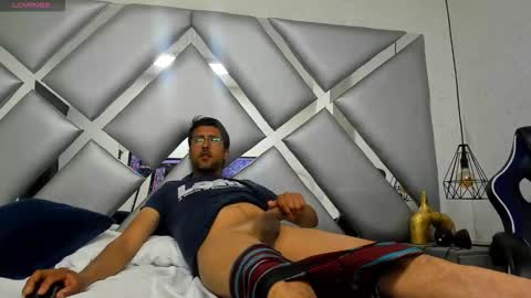 Snapshot of danidick_vc chatting on 11/27/25, 12:18 danidick_vc online show from 11/27/25, 12:18