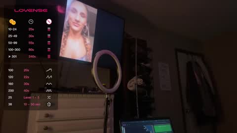 Snapshot of danidragon69 chatting on 01/30/25, 10:19 Dani Dragon online show from 01/30/25, 10:19