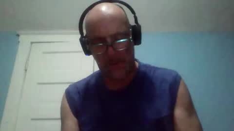Snapshot of daniel_lbc chatting on 10/14/25, 04:46 Daniel online show from 10/14/25, 04:46