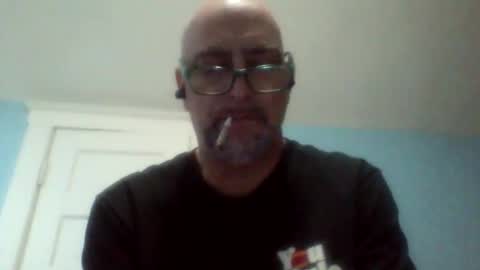 Snapshot of daniel_lbc chatting on 10/17/25, 02:19 Daniel online show from 10/17/25, 02:19