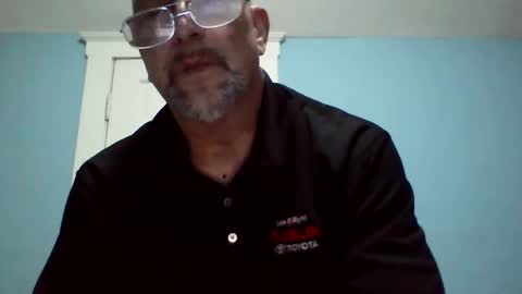 Snapshot of daniel_lbc chatting on 10/18/25, 02:25 Daniel online show from 10/18/25, 02:25