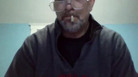 Snapshot of daniel_lbc chatting on 10/25/25, 01:35 Daniel online show from 10/25/25, 01:35