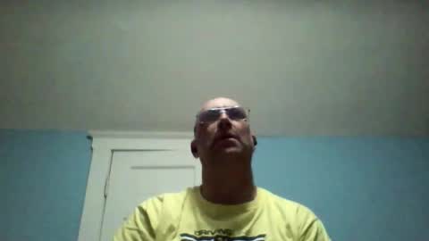 Snapshot of daniel_lbc chatting on 10/26/25, 11:09 Daniel online show from 10/26/25, 11:09