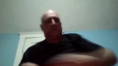 Snapshot of daniel_lbc chatting on 11/11/25, 06:46 Daniel online show from 11/11/25, 06:46