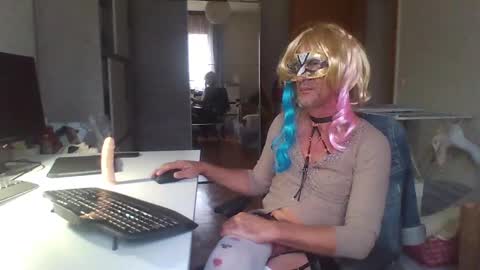 newcumer online show from 12/19/24, 02:46