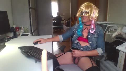 newcumer online show from 01/08/25, 12:15