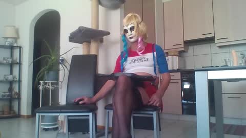 newcumer online show from 02/04/25, 09:07