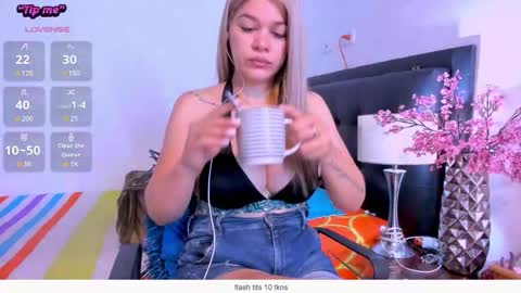 Snapshot of daniela_beauty chatting on 03/29/26, 01:11 daniela online show from 03/29/26, 01:11