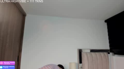  independent model   online show from 10/07/25, 02:53