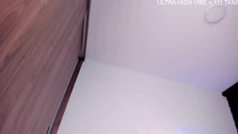  independent model   online show from 10/16/25, 11:17