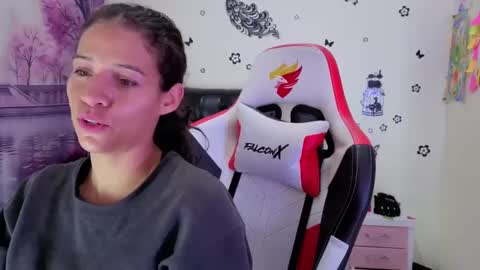 danielarivasth online show from 09/08/25, 06:18