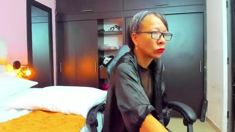 lorena online show from 02/18/25, 01:43