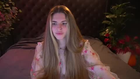 danielareign online show from 04/15/26, 01:07